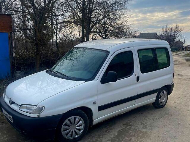 Белый Пежо Partner, объемом двигателя 1.9 л и пробегом 230 тыс. км за 2650 $, фото 1 на Automoto.ua