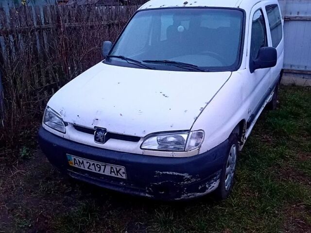 Белый Пежо Partner, объемом двигателя 1.9 л и пробегом 324 тыс. км за 1000 $, фото 1 на Automoto.ua