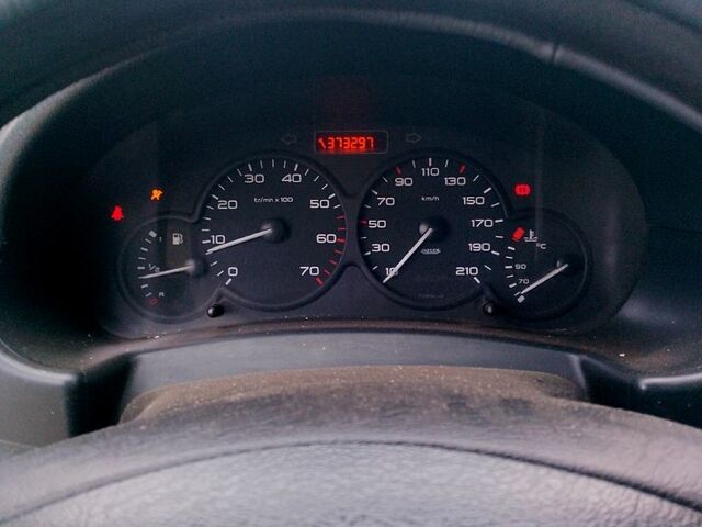 Білий Пежо Partner, об'ємом двигуна 1.6 л та пробігом 340 тис. км за 3800 $, фото 1 на Automoto.ua