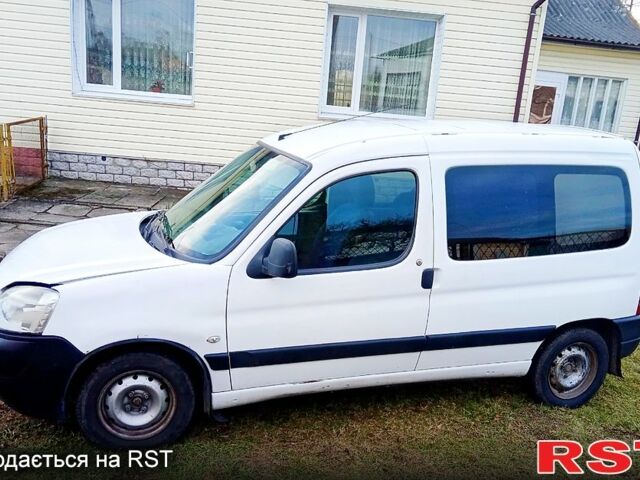 Белый Пежо Partner, объемом двигателя 1.6 л и пробегом 320 тыс. км за 3200 $, фото 1 на Automoto.ua