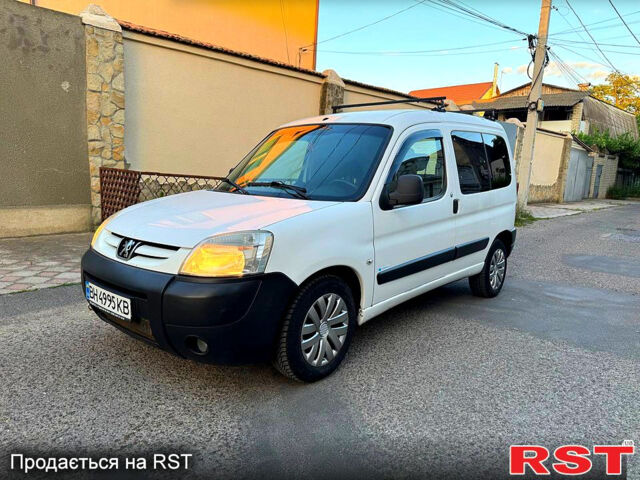 Белый Пежо Partner, объемом двигателя 1.4 л и пробегом 384 тыс. км за 3000 $, фото 1 на Automoto.ua