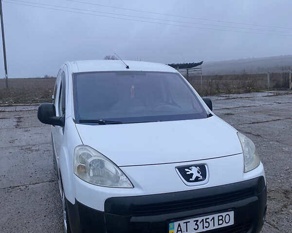 Білий Пежо Partner, об'ємом двигуна 1.6 л та пробігом 286 тис. км за 4200 $, фото 1 на Automoto.ua