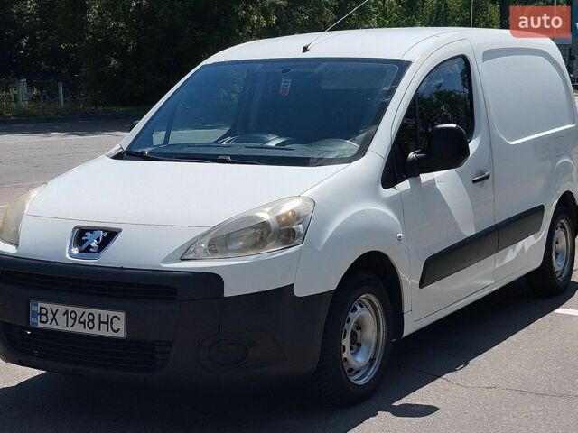 Белый Пежо Partner, объемом двигателя 1.56 л и пробегом 399 тыс. км за 4200 $, фото 1 на Automoto.ua