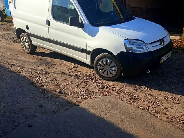 Белый Пежо Partner, объемом двигателя 1.4 л и пробегом 163 тыс. км за 3800 $, фото 1 на Automoto.ua