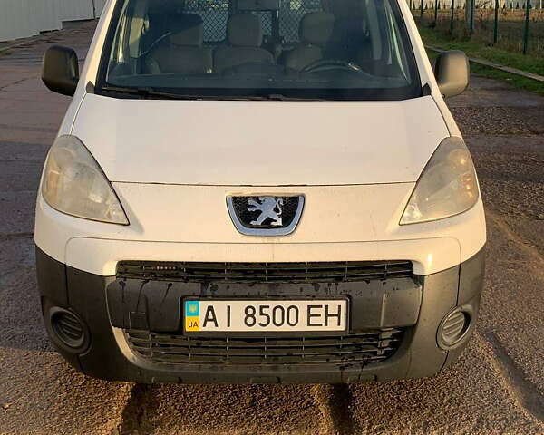 Белый Пежо Partner, объемом двигателя 1.56 л и пробегом 409 тыс. км за 4500 $, фото 1 на Automoto.ua