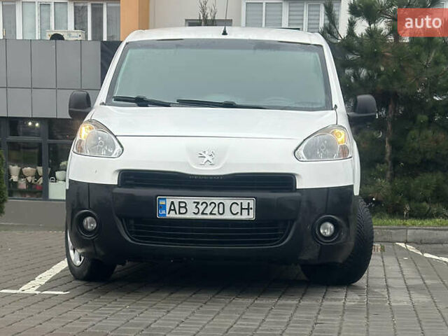 Белый Пежо Partner, объемом двигателя 1.56 л и пробегом 380 тыс. км за 5500 $, фото 1 на Automoto.ua