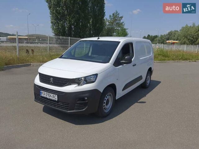 Белый Пежо Partner, объемом двигателя 1.56 л и пробегом 140 тыс. км за 20151 $, фото 1 на Automoto.ua