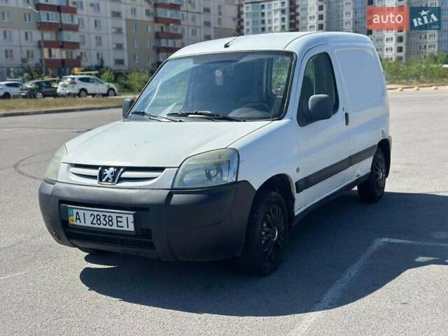 Белый Пежо Partner, объемом двигателя 1.36 л и пробегом 350 тыс. км за 2799 $, фото 1 на Automoto.ua