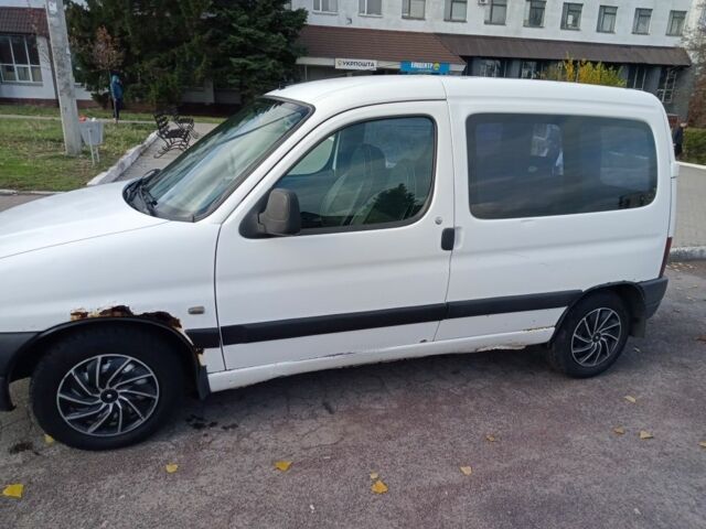 Белый Пежо Partner, объемом двигателя 0 л и пробегом 544 тыс. км за 2000 $, фото 1 на Automoto.ua