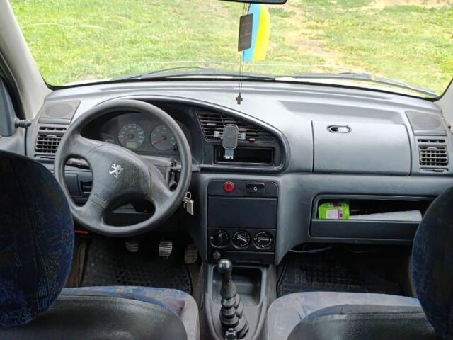 Белый Пежо Partner, объемом двигателя 1.9 л и пробегом 431 тыс. км за 2400 $, фото 1 на Automoto.ua