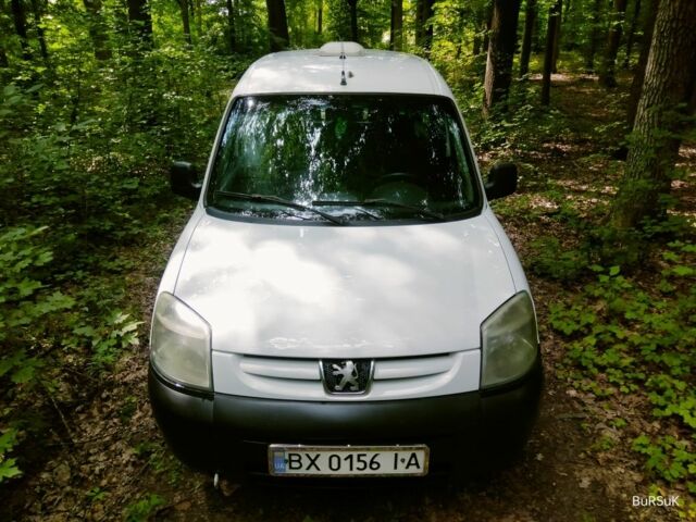 Белый Пежо Partner, объемом двигателя 2 л и пробегом 385 тыс. км за 3000 $, фото 1 на Automoto.ua