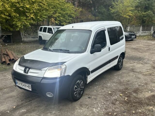 Белый Пежо Partner, объемом двигателя 1.9 л и пробегом 280 тыс. км за 3200 $, фото 1 на Automoto.ua