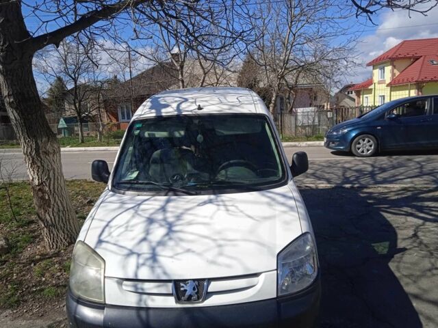 Белый Пежо Partner, объемом двигателя 1.6 л и пробегом 312 тыс. км за 3333 $, фото 1 на Automoto.ua