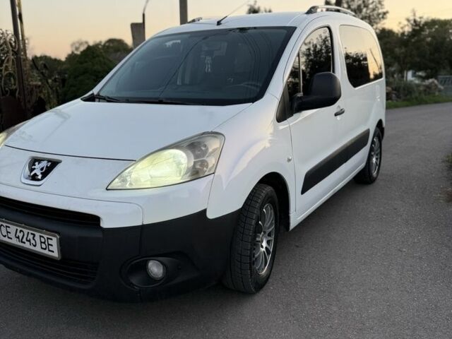 Белый Пежо Partner, объемом двигателя 1.6 л и пробегом 266 тыс. км за 4950 $, фото 1 на Automoto.ua