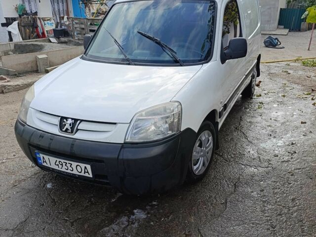 Белый Пежо Partner, объемом двигателя 1.9 л и пробегом 300 тыс. км за 3500 $, фото 1 на Automoto.ua