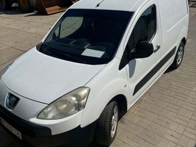 Белый Пежо Partner, объемом двигателя 1.6 л и пробегом 362 тыс. км за 4000 $, фото 1 на Automoto.ua