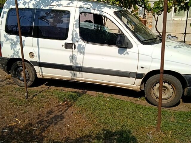 Белый Пежо Partner, объемом двигателя 1.1 л и пробегом 500 тыс. км за 2000 $, фото 1 на Automoto.ua