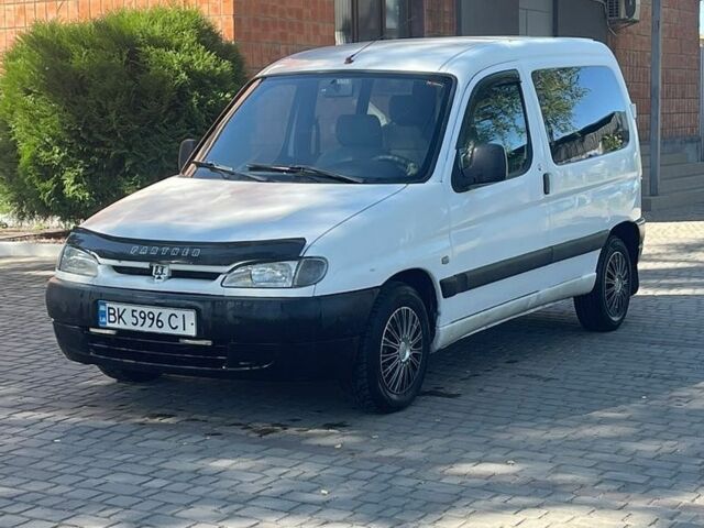 Белый Пежо Partner, объемом двигателя 1.91 л и пробегом 300 тыс. км за 2100 $, фото 1 на Automoto.ua