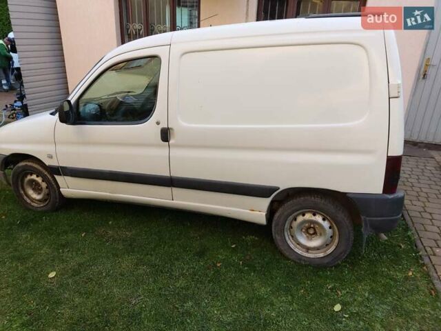 Белый Пежо Partner, объемом двигателя 2 л и пробегом 325 тыс. км за 2000 $, фото 1 на Automoto.ua