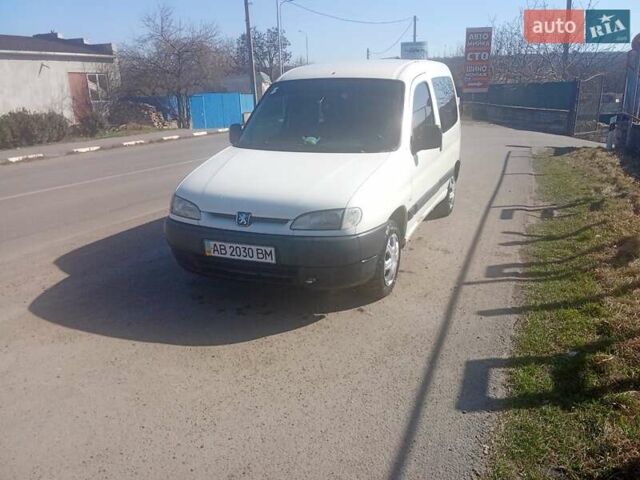 Белый Пежо Partner, объемом двигателя 1.36 л и пробегом 300 тыс. км за 2700 $, фото 1 на Automoto.ua