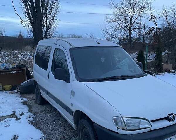 Белый Пежо Partner, объемом двигателя 1.9 л и пробегом 300 тыс. км за 1400 $, фото 1 на Automoto.ua
