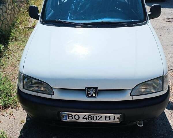 Білий Пежо Partner, об'ємом двигуна 1.9 л та пробігом 200 тис. км за 2700 $, фото 1 на Automoto.ua
