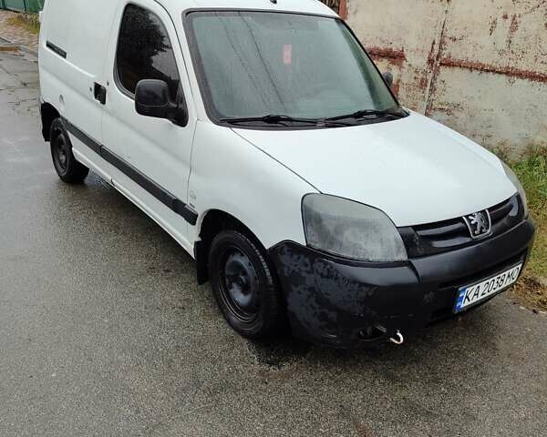 Білий Пежо Partner, об'ємом двигуна 2 л та пробігом 425 тис. км за 2600 $, фото 1 на Automoto.ua