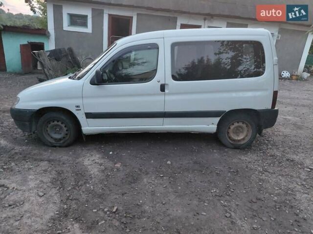 Белый Пежо Partner, объемом двигателя 2 л и пробегом 562 тыс. км за 3000 $, фото 1 на Automoto.ua