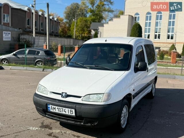 Белый Пежо Partner, объемом двигателя 1.9 л и пробегом 350 тыс. км за 1900 $, фото 1 на Automoto.ua