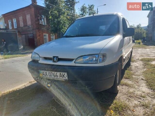 Белый Пежо Partner, объемом двигателя 1.4 л и пробегом 425 тыс. км за 1900 $, фото 1 на Automoto.ua