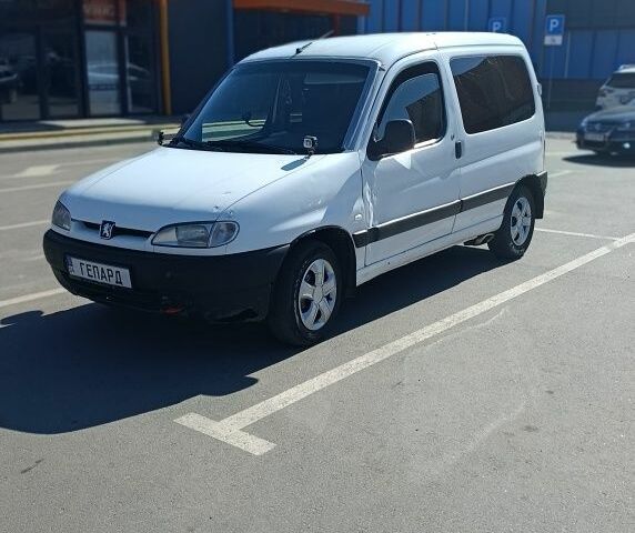 Белый Пежо Partner, объемом двигателя 1.9 л и пробегом 440 тыс. км за 3250 $, фото 1 на Automoto.ua