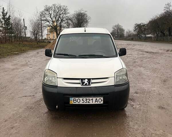 Белый Пежо Partner, объемом двигателя 1.87 л и пробегом 309 тыс. км за 3200 $, фото 1 на Automoto.ua