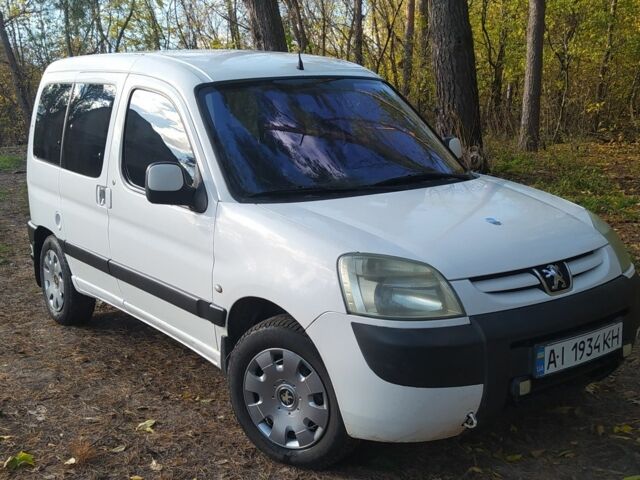 Белый Пежо Partner, объемом двигателя 1.6 л и пробегом 263 тыс. км за 4000 $, фото 1 на Automoto.ua