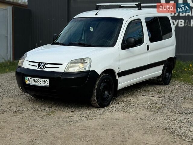 Белый Пежо Partner, объемом двигателя 2 л и пробегом 280 тыс. км за 2500 $, фото 1 на Automoto.ua