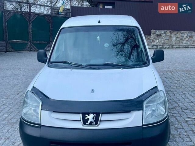 Белый Пежо Partner, объемом двигателя 2 л и пробегом 350 тыс. км за 3300 $, фото 1 на Automoto.ua