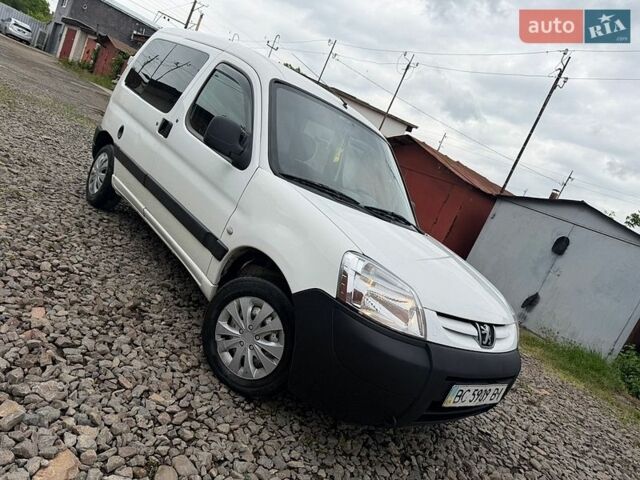 Белый Пежо Partner, объемом двигателя 2 л и пробегом 442 тыс. км за 2999 $, фото 1 на Automoto.ua