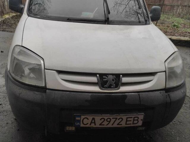 Белый Пежо Partner, объемом двигателя 1.8 л и пробегом 3 тыс. км за 1000 $, фото 1 на Automoto.ua