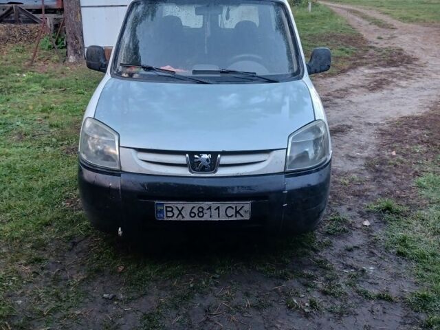 Белый Пежо Partner, объемом двигателя 0 л и пробегом 450 тыс. км за 2800 $, фото 1 на Automoto.ua