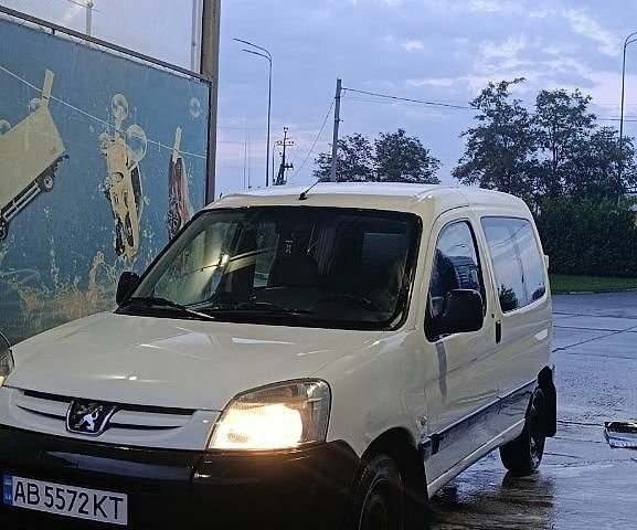 Білий Пежо Partner, об'ємом двигуна 2 л та пробігом 261 тис. км за 3300 $, фото 1 на Automoto.ua