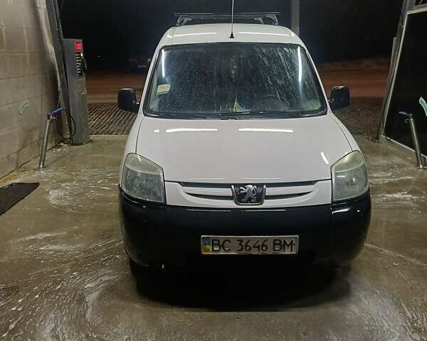 Белый Пежо Partner, объемом двигателя 1.36 л и пробегом 288 тыс. км за 3300 $, фото 1 на Automoto.ua