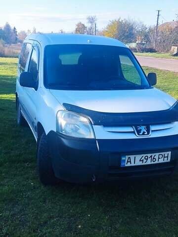 Белый Пежо Partner, объемом двигателя 1.87 л и пробегом 450 тыс. км за 3600 $, фото 1 на Automoto.ua