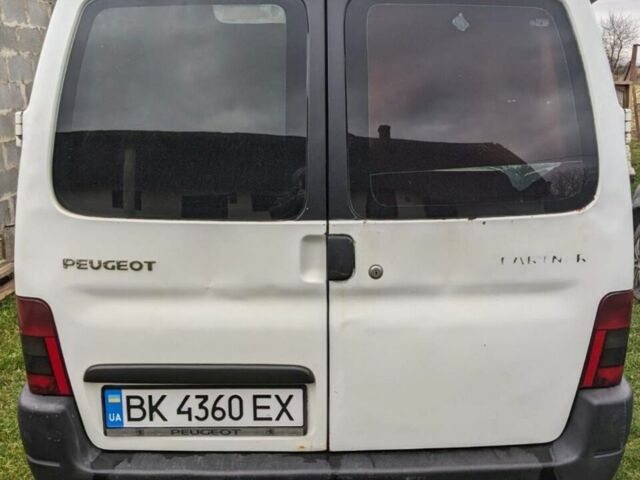 Белый Пежо Partner, объемом двигателя 1.4 л и пробегом 400 тыс. км за 2800 $, фото 1 на Automoto.ua