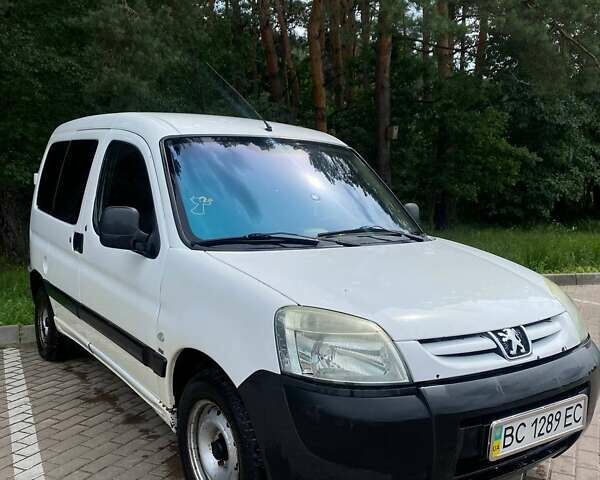 Белый Пежо Partner, объемом двигателя 2 л и пробегом 300 тыс. км за 4200 $, фото 1 на Automoto.ua