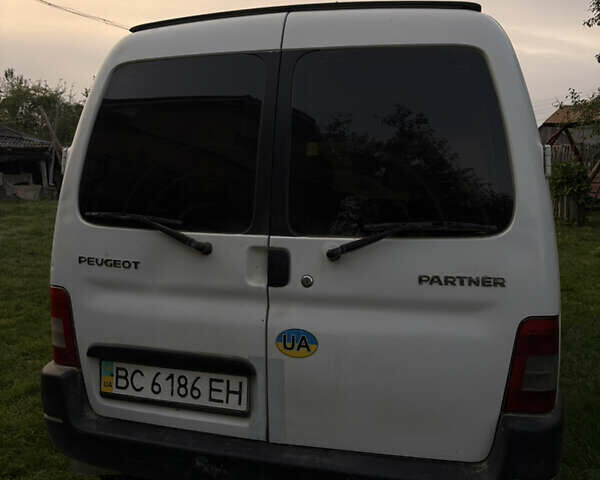 Белый Пежо Partner, объемом двигателя 1.56 л и пробегом 302 тыс. км за 3400 $, фото 1 на Automoto.ua