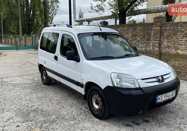Білий Пежо Partner, об'ємом двигуна 1.6 л та пробігом 170 тис. км за 3200 $, фото 1 на Automoto.ua