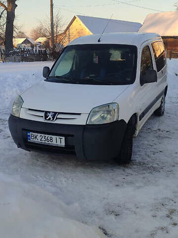 Білий Пежо Partner, об'ємом двигуна 2 л та пробігом 310 тис. км за 2600 $, фото 1 на Automoto.ua