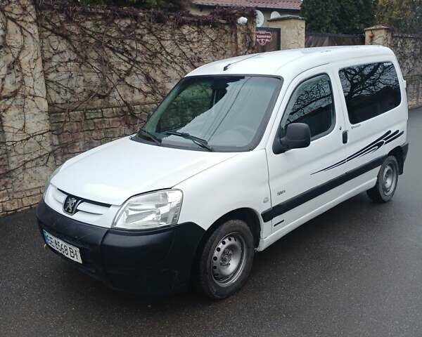 Белый Пежо Partner, объемом двигателя 1.6 л и пробегом 300 тыс. км за 3200 $, фото 1 на Automoto.ua