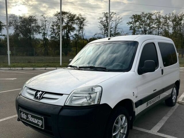 Белый Пежо Partner, объемом двигателя 0 л и пробегом 341 тыс. км за 3699 $, фото 1 на Automoto.ua