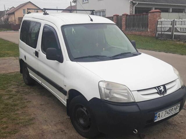Белый Пежо Partner, объемом двигателя 1.4 л и пробегом 200 тыс. км за 2500 $, фото 1 на Automoto.ua
