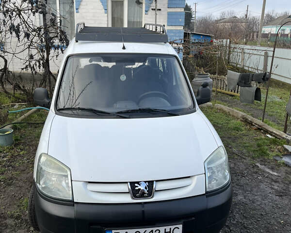 Белый Пежо Partner, объемом двигателя 1.56 л и пробегом 306 тыс. км за 4200 $, фото 1 на Automoto.ua